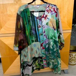 Gorgeous one-size, long and beautiful blouse